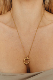 Sphere&Style Twisted Circles Pendant Necklace
