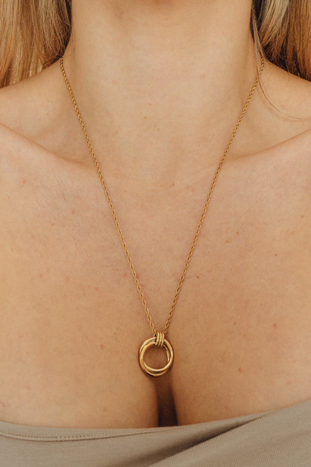 Sphere&Style Twisted Circles Pendant Necklace