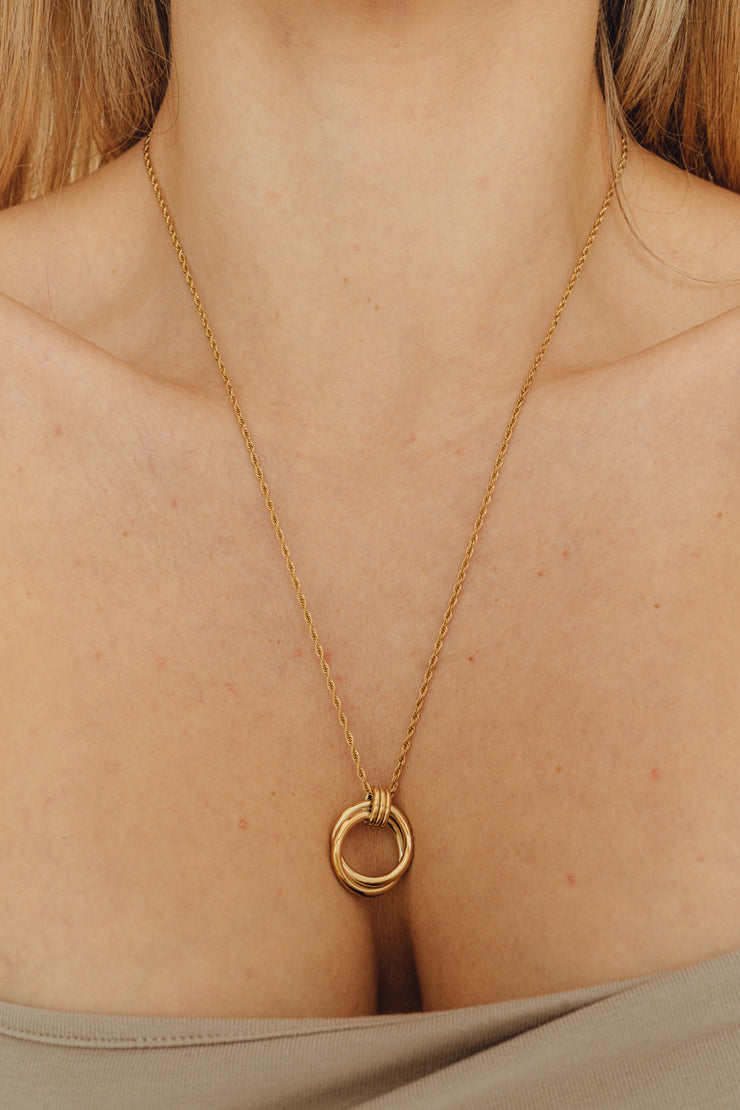 Sphere&Style Twisted Circles Pendant Necklace