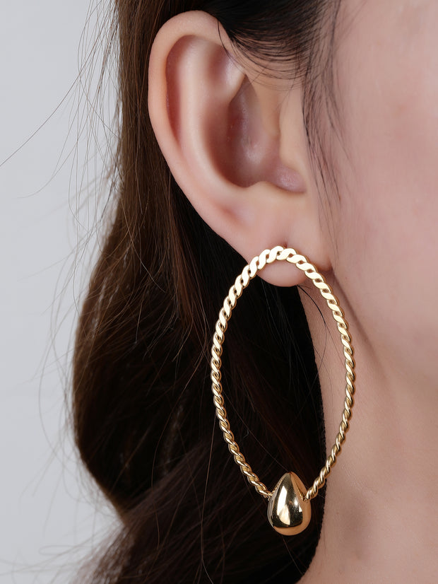 Sphere&Style Golden Braided Oval Earrings With Teardrop