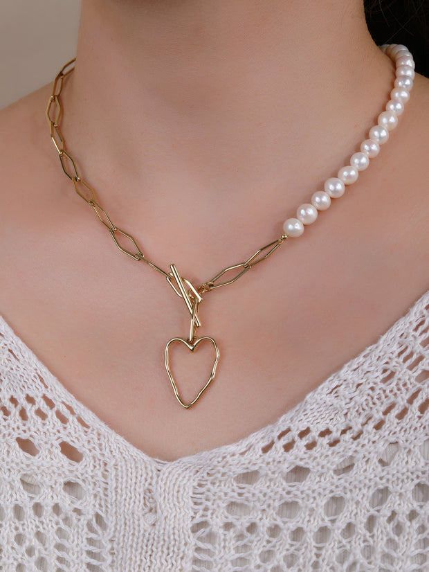 Sphere&Style Heart Pendant Pearl Chain Necklace