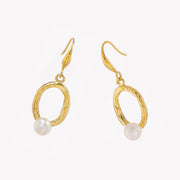 Sphere&Style Golden Textured Dropping Pearl Earring