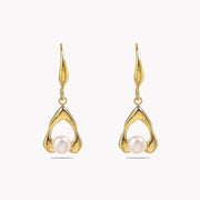 Sphere&Style Teardrop Pearl Hoops Earrings