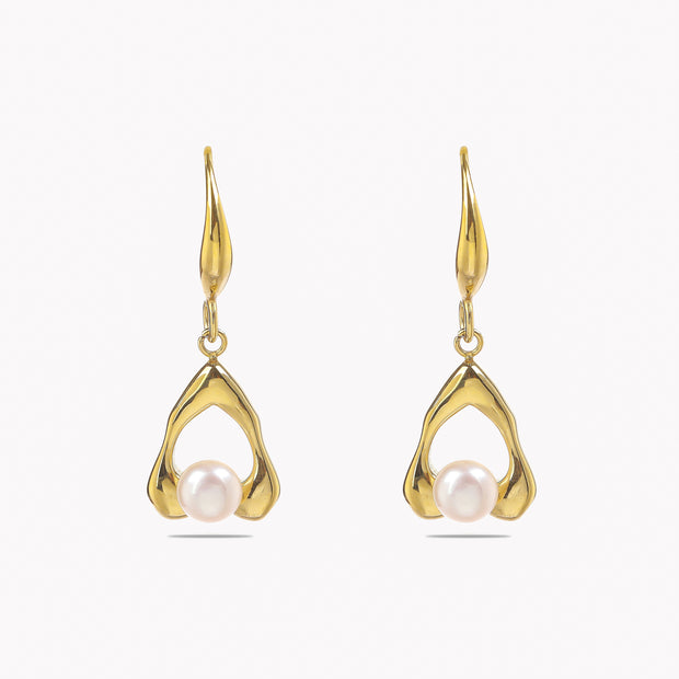 Sphere&Style Teardrop Pearl Hoops Earrings