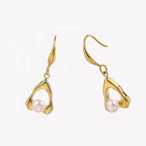 Sphere&Style Teardrop Pearl Hoops Earrings