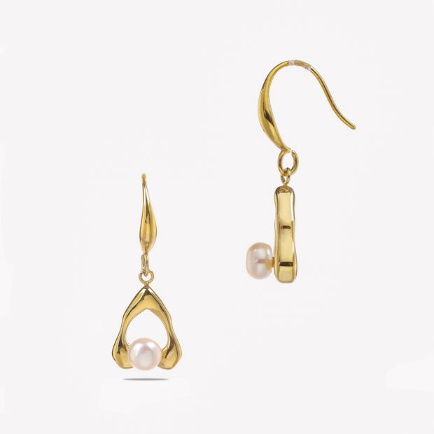 Sphere&Style Teardrop Pearl Hoops Earrings