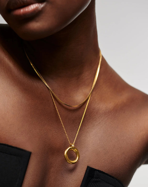 Sphere&Style Twisted Circles Pendant Necklace