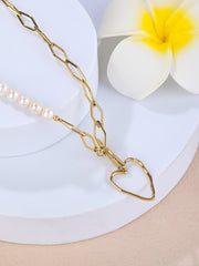 Sphere&Style Heart Pendant Pearl Chain Necklace