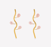 Sphere&Style Silhouette Wave Earrings With Golden Rose Pearls