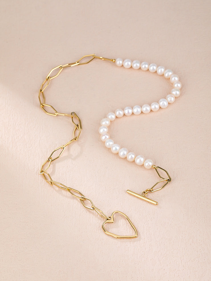 Sphere&Style Heart Pendant Pearl Chain Necklace