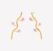 Sphere&Style Silhouette Wave Earrings With Golden Rose Pearls