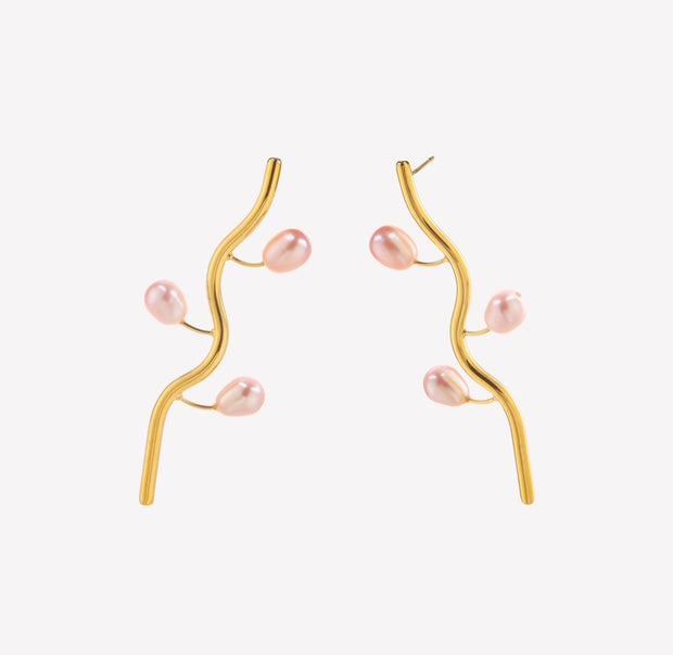 Sphere&Style Silhouette Wave Earrings With Golden Rose Pearls